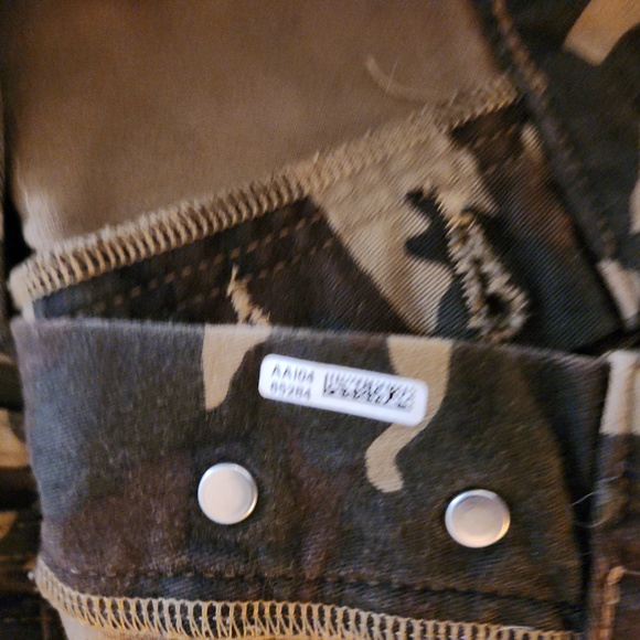 BALMAIN MEN'S RUNWAY DISTRESSED CAMOUFLAGE SKINNY JEANS - Picture 3 of 4